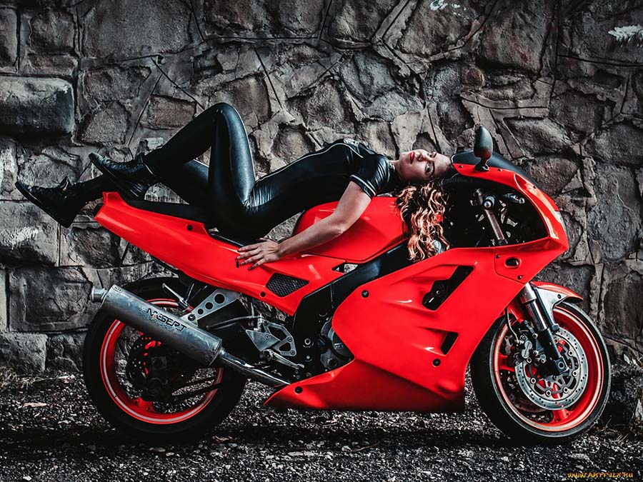 Beautiful girl Beautiful girls and motorcycles in Kashgar