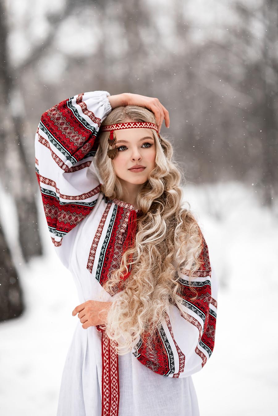 Slavic girls’s look of the day — catch her live in Kashgar