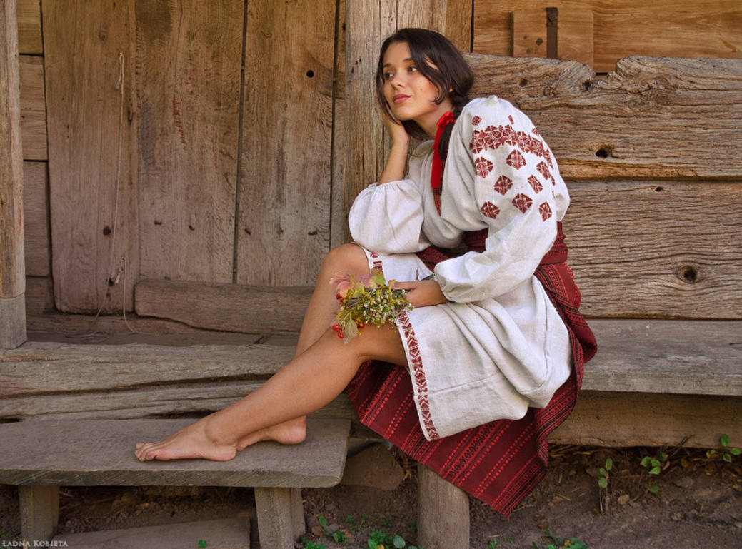 Fresh photos, fresh mood — Women in Slavic costumes online in Kashgar