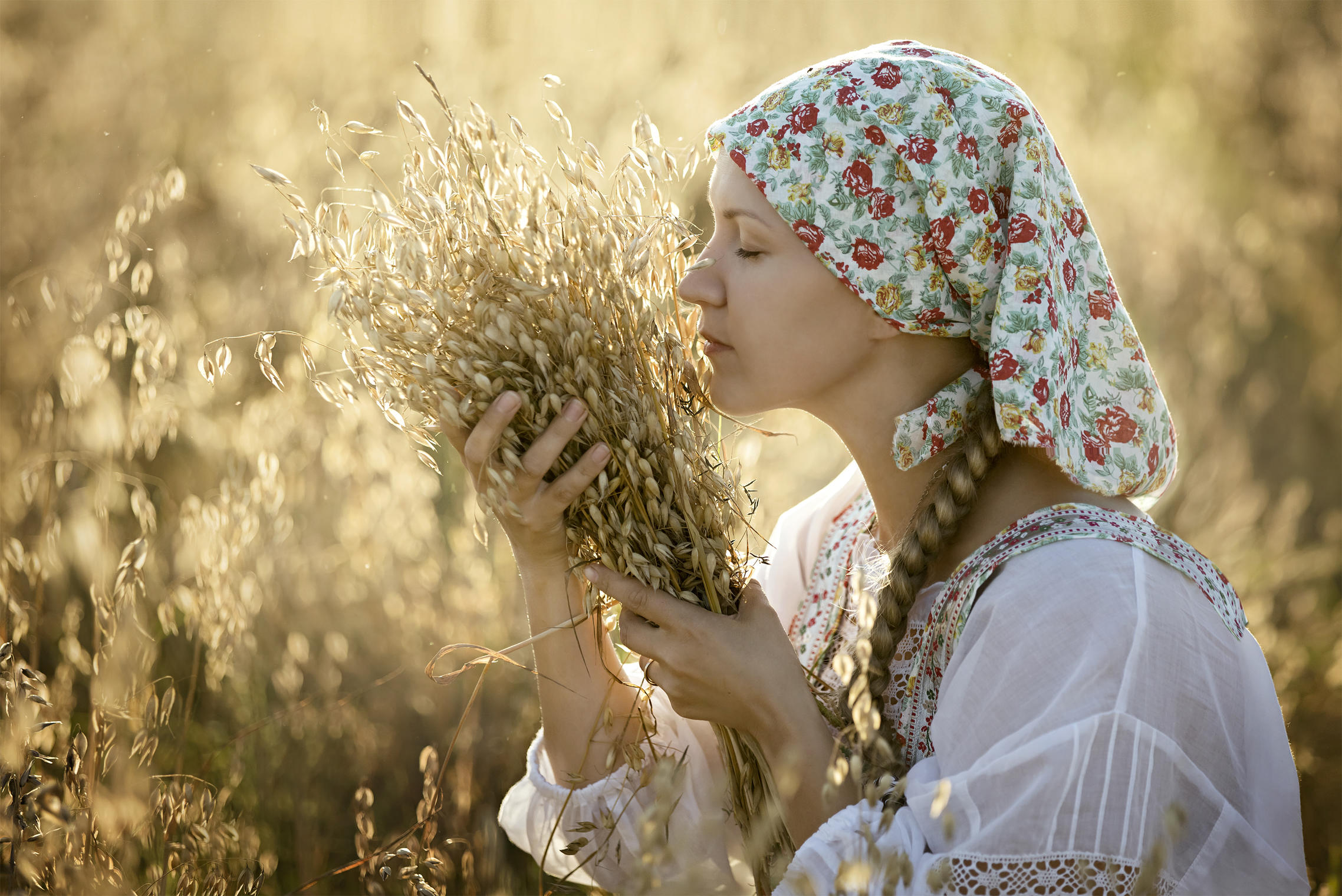 Photo Women in Slavic costumes in Kashgar