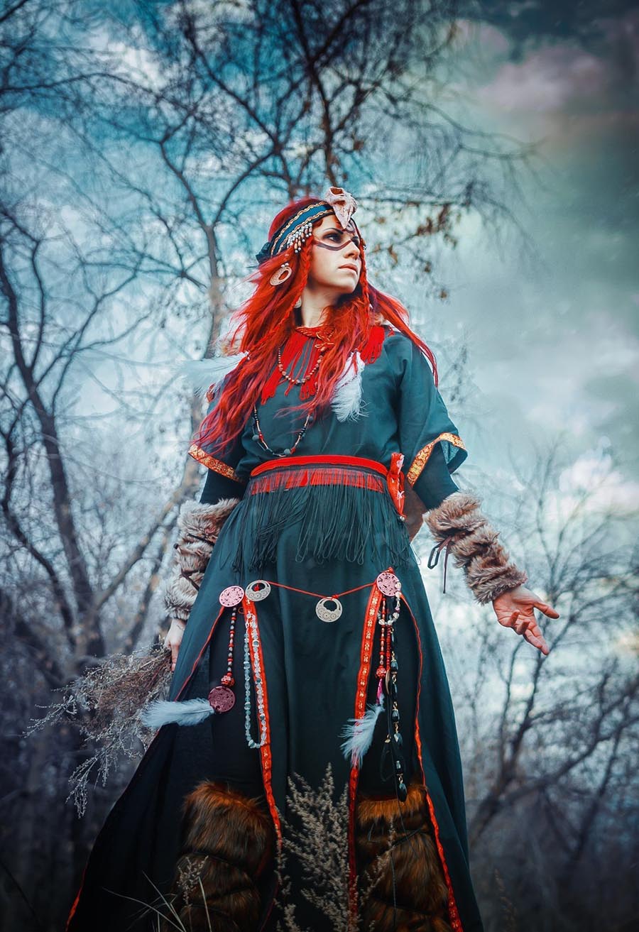 Take a pause and enjoy Girls in Slavic costumes — streaming from Kashgar