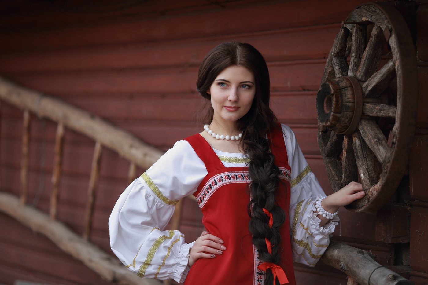 Girls in Slavic costumes’s look of the day — catch her live in Kashgar