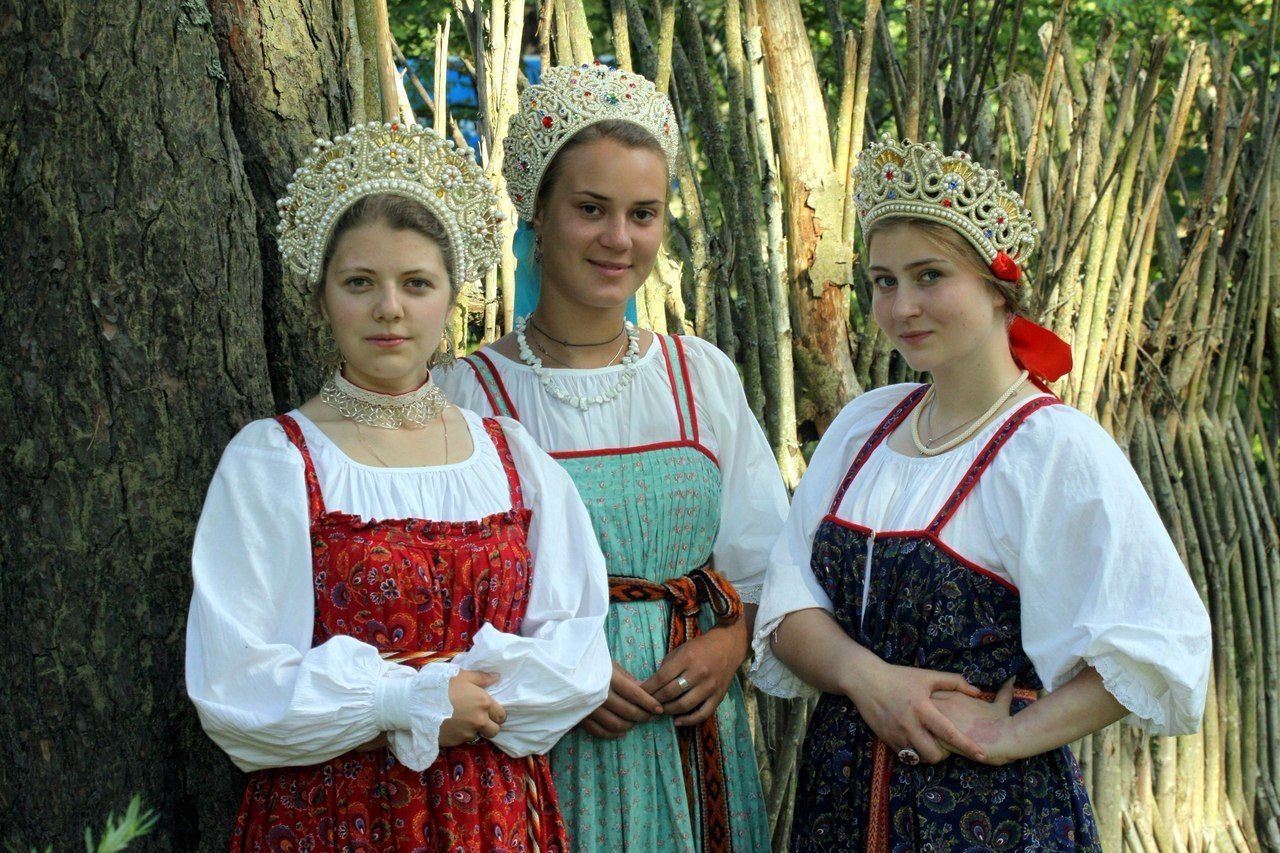 Sexy model Girls in Slavic costumes in Kashgar