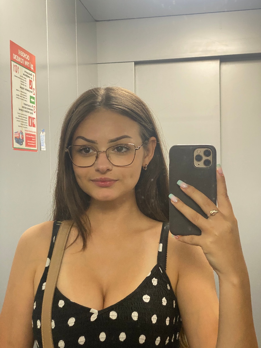 Sexy model Stacy in Kashgar