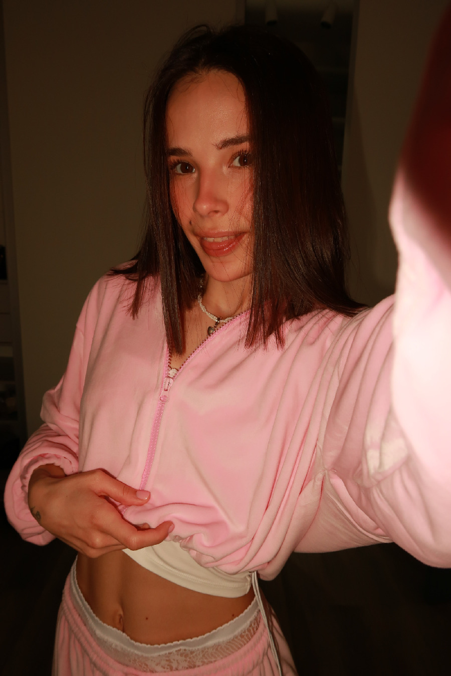 Tina brings the glow — live moments in Kashgar