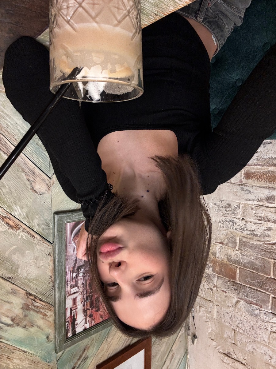 Fresh photos, fresh mood — Tina online in Kashgar